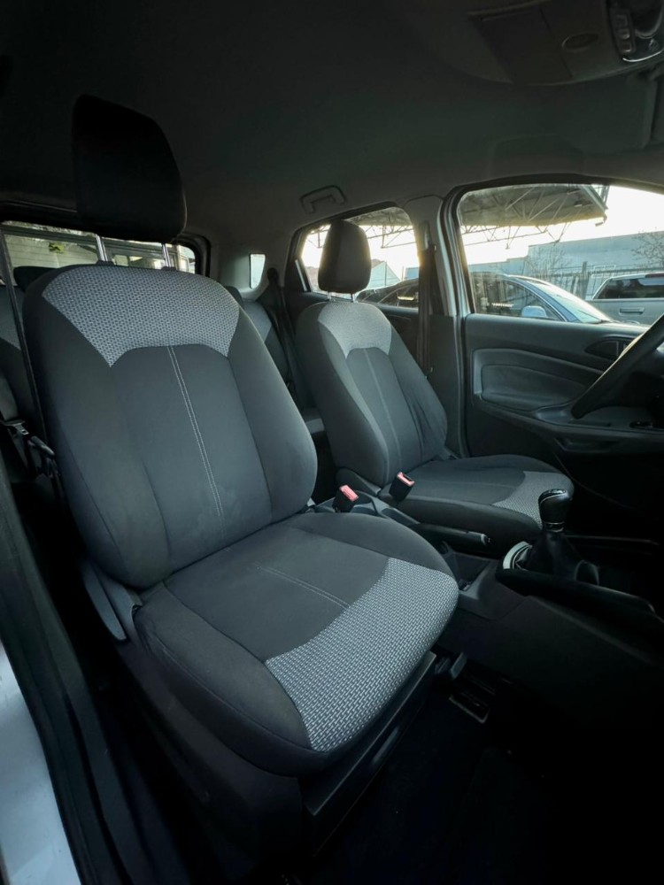 Ford EcoSport SE — foto 16